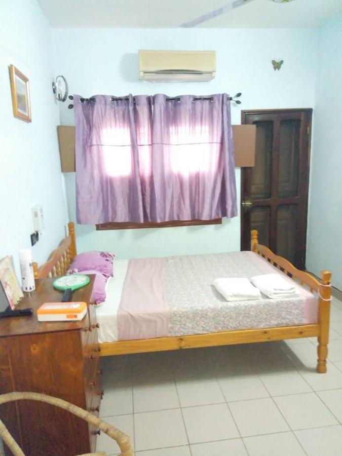 Chez Olivia Olivier Bed & Breakfast Котону Екстериор снимка